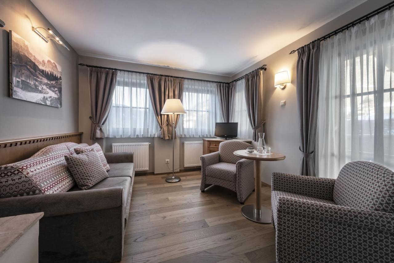 Hotel Dosses Тирес Екстериор снимка