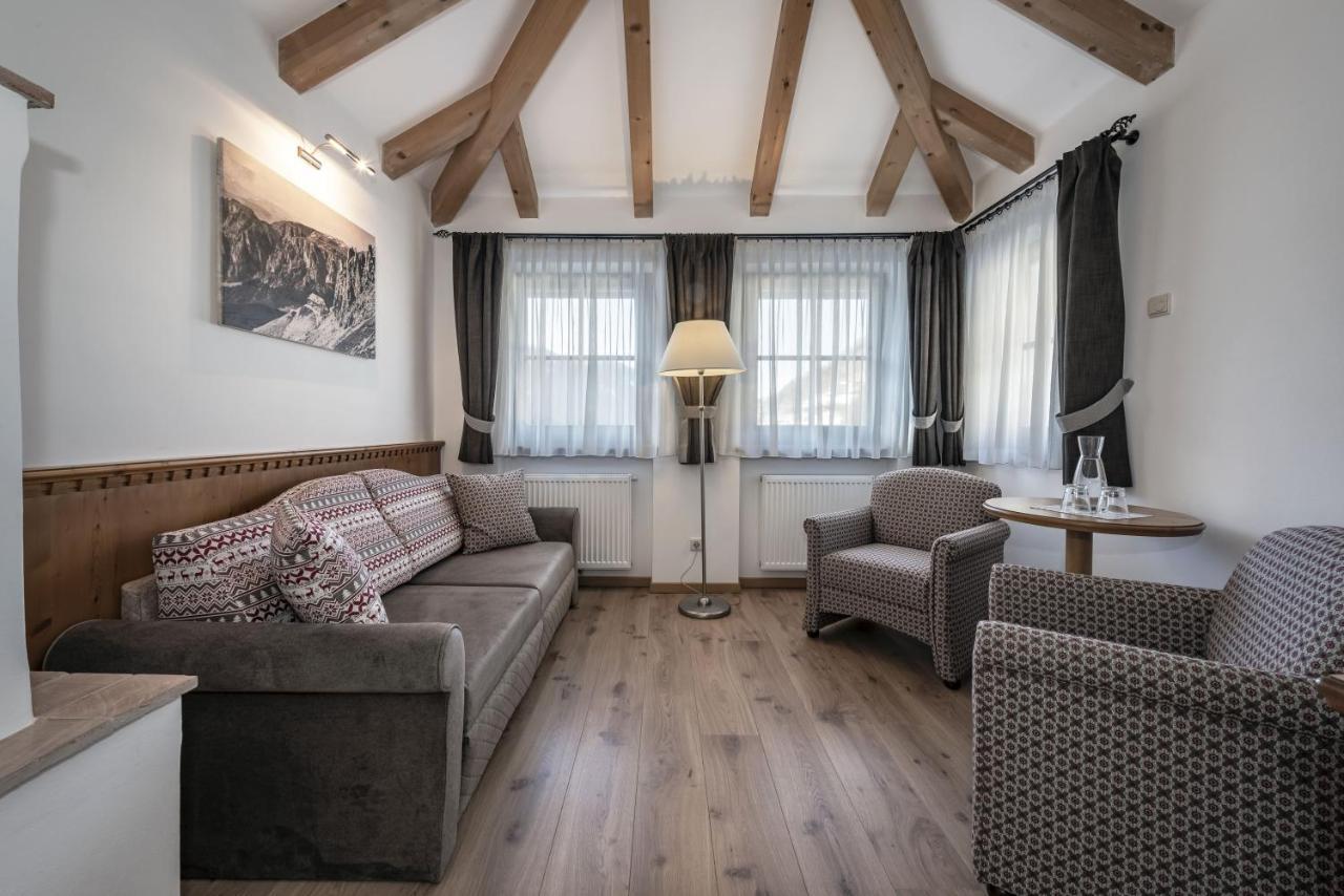Hotel Dosses Тирес Екстериор снимка