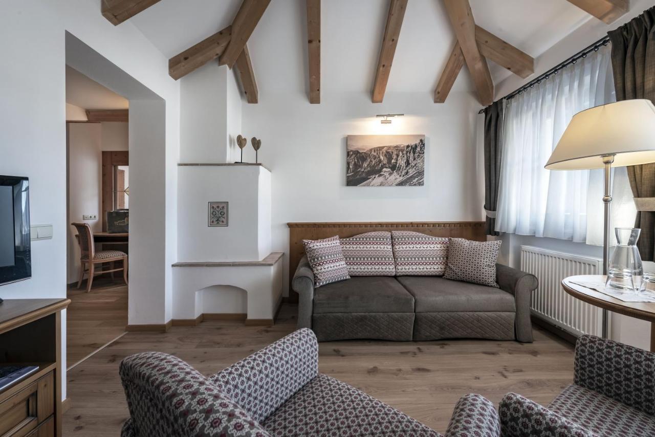 Hotel Dosses Тирес Екстериор снимка