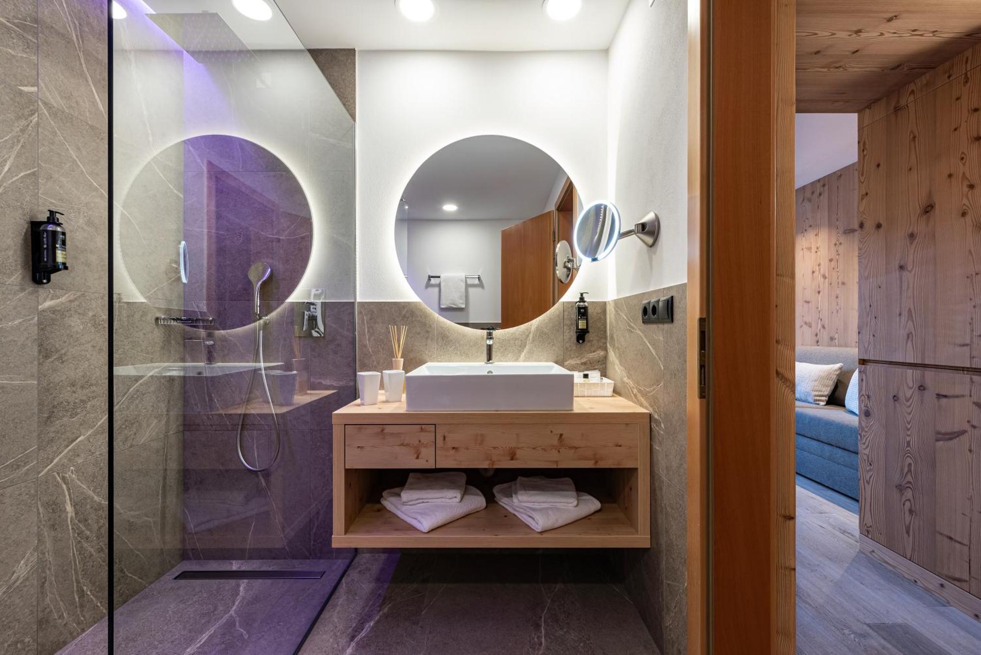 Hotel Dosses Тирес Екстериор снимка
